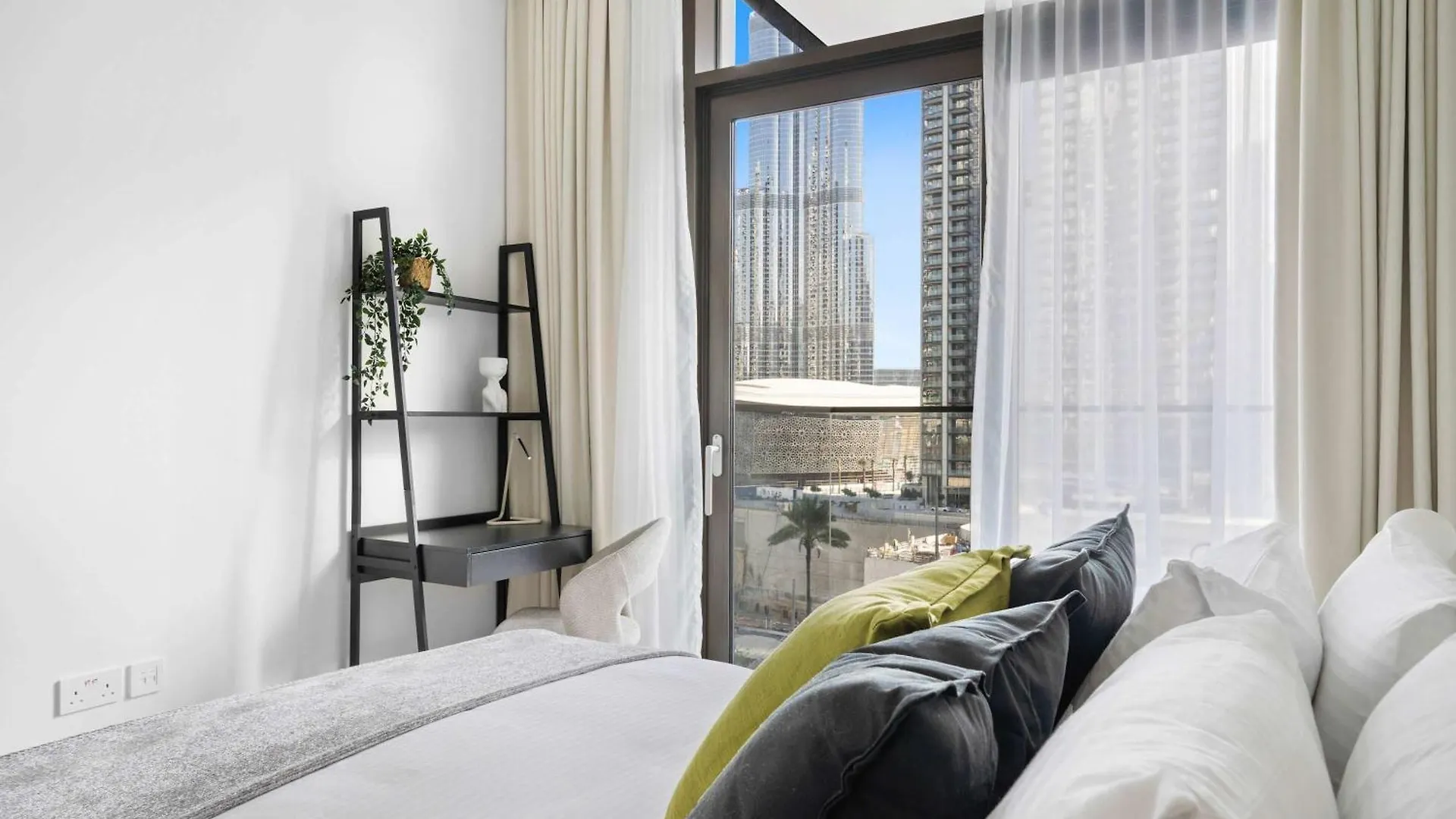 Апартаменты Silkhaus Burj Khalifa View 1Bdr In Burj Crown Дубай